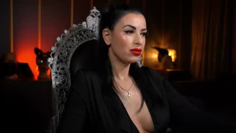 Snapshot of mistresskellykent chatting on 07.10.26 Mistress Kelly online show from 07.10.26