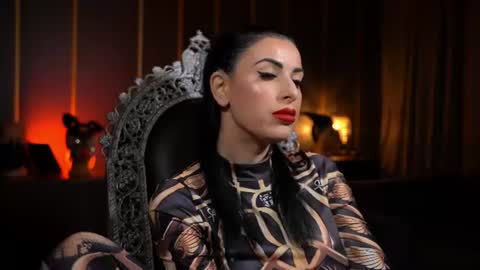 Snapshot of mistresskellykent chatting on 07.12.26 Mistress Kelly online show from 07.12.26