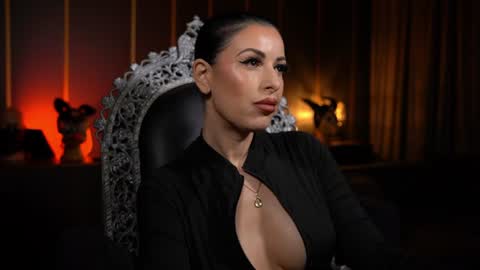 Snapshot of mistresskellykent chatting on 07.24.26 Mistress Kelly online show from 07.24.26