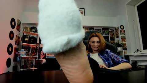 Snapshot of mistybarnes chatting on 12.16.24 MistyBarnes NONUDE MODEL online show from 12.16.24