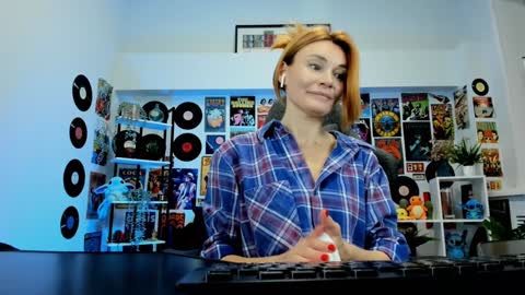 Snapshot of mistybarnes chatting on 12.16.24 MistyBarnes NONUDE MODEL online show from 12.16.24