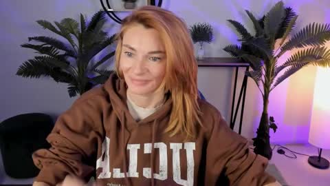 Snapshot of mistybarnes chatting on 12.23.24 MistyBarnes NONUDE MODEL online show from 12.23.24