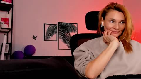 Snapshot of mistybarnes chatting on 01.09.25 MistyBarnes NONUDE MODEL online show from 01.09.25