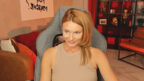 Snapshot of mistybarnes chatting on 10.05.25 MistyBarnes NONUDE MODEL online show from 10.05.25