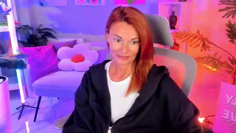 Snapshot of mistybarnes chatting on 10.15.25 MistyBarnes NONUDE MODEL online show from 10.15.25