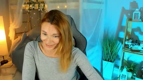 Snapshot of mistybarnes chatting on 11.20.25 MistyBarnes NONUDE MODEL online show from 11.20.25