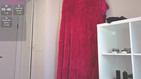 Snapshot of miu_in_chains chatting on 11.27.25 miu_in_chains online show from 11.27.25