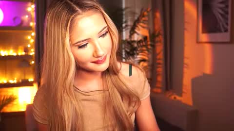 Snapshot of miumiiuu chatting on 10.10.25 Miu Meow online show from 10.10.25