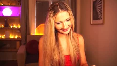 Snapshot of miumiiuu chatting on 11.23.25 Miu Meow online show from 11.23.25