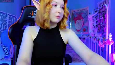 Snapshot of mizukinoyoru chatting on 02.16.25 Mizuki online show from 02.16.25