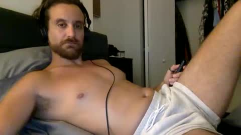 Snapshot of mkmarkets chatting on 10.15.25 Hrny Lat .. online show from 10.15.25