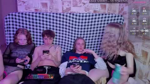 Snapshot of mmeeowww chatting on 02.14.25 Tim and Lisa Simon and Luna online show from 02.14.25