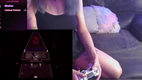 Snapshot of mmmmdarling chatting on 11.05.25 minaDarling online show from 11.05.25