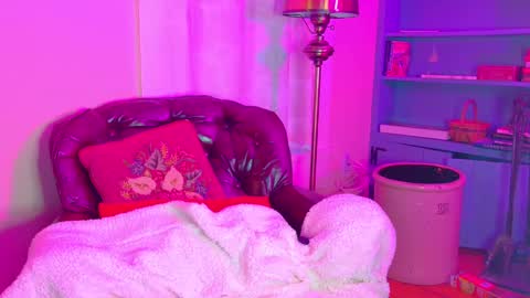 Mocha  BDAY JAN 13  online show from 02.20.25