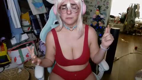 Snapshot of mochi_rainbow chatting on 12.30.24 The Mochi Rainbow Variety Show online show from 12.30.24