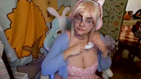 Snapshot of mochi_rainbow chatting on 01.15.25 The Mochi Rainbow Variety Show online show from 01.15.25