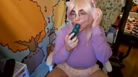 Snapshot of mochi_rainbow chatting on 01.24.25 The Mochi Rainbow Variety Show online show from 01.24.25