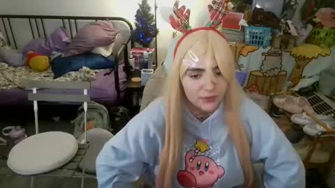 Snapshot of mochi_rainbow chatting on 12.18.25 The Mochi Rainbow Variety Show online show from 12.18.25