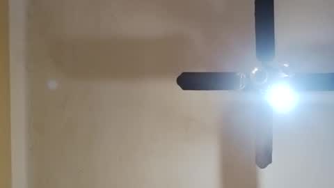 Snapshot of modelo_web18 chatting on 09.28.25 camilo online show from 09.28.25