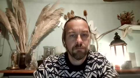 Snapshot of moi9876543210 chatting on 11.14.25 Julien online show from 11.14.25