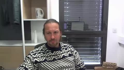 Snapshot of moi9876543210 chatting on 11.25.25 Julien online show from 11.25.25