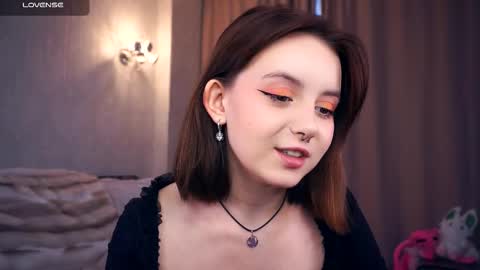 Snapshot of moiregathright chatting on 10.11.25 My name is Eda online show from 10.11.25