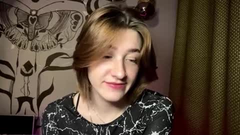 Snapshot of moiregathright chatting on 01.06.26 My name is Eda online show from 01.06.26