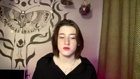 Snapshot of moiregathright chatting on 01.07.26 My name is Eda online show from 01.07.26