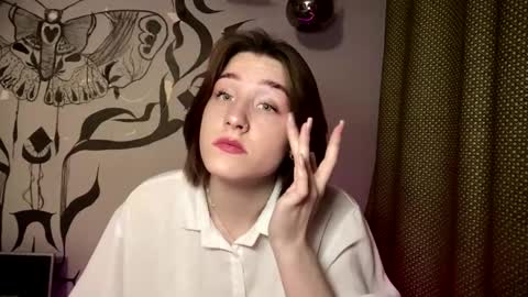 Snapshot of moiregathright chatting on 01.08.26 My name is Eda online show from 01.08.26