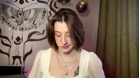 Snapshot of moiregathright chatting on 01.14.26 My name is Eda online show from 01.14.26