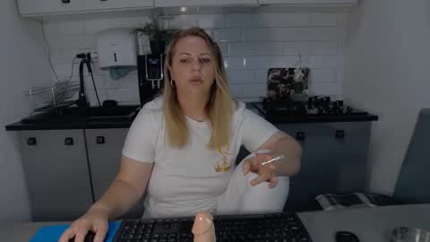 erika online show from 09.25.25