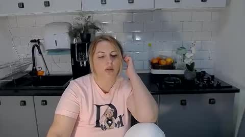 erika online show from 10.08.25