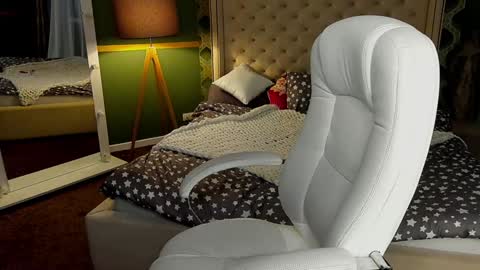 Snapshot of molinmoon chatting on 01.31.25 Rosa online show from 01.31.25