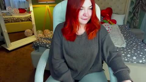 Snapshot of molinmoon chatting on 02.18.25 Rosa online show from 02.18.25