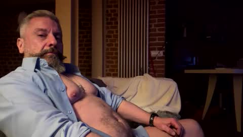 molitsrymale69 online show from 12.04.25