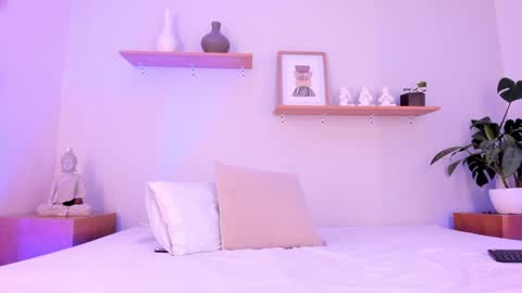 M o L l i E  online show from 02.02.25