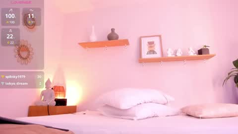 M o L l i E  online show from 02.12.25