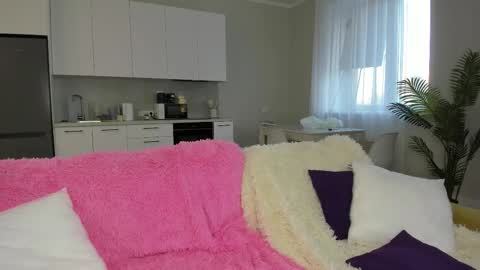 Snapshot of molly_555 chatting on 11.19.25 Sima online show from 11.19.25