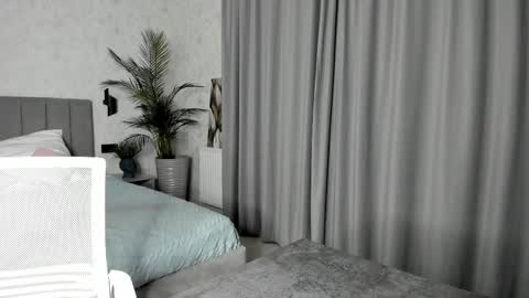 Snapshot of molly_555 chatting on 12.22.25 Sima online show from 12.22.25