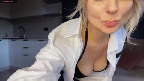 Molly online show from 05.11.26