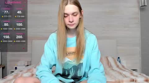 Molly Hunt online show from 03.06.25