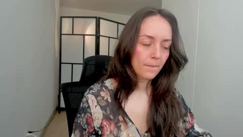   MOLLY   online show from 12.04.25