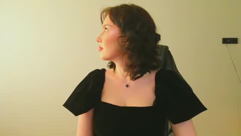 molly_millerr online show from 05.22.26