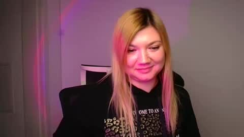 Molly online show from 01.10.25