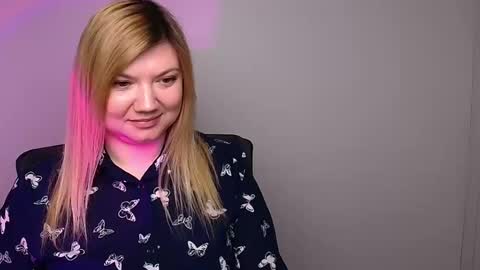 Molly online show from 02.04.25