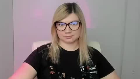 Molly online show from 10.06.25