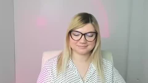 Molly online show from 11.07.25