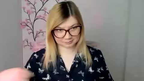 Molly online show from 04.08.26