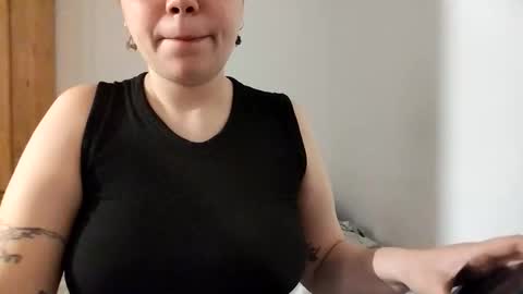 Molly Pop online show from 10.21.25