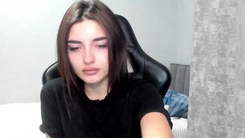 Snapshot of molly_ww chatting on 11.24.25 Molly online show from 11.24.25